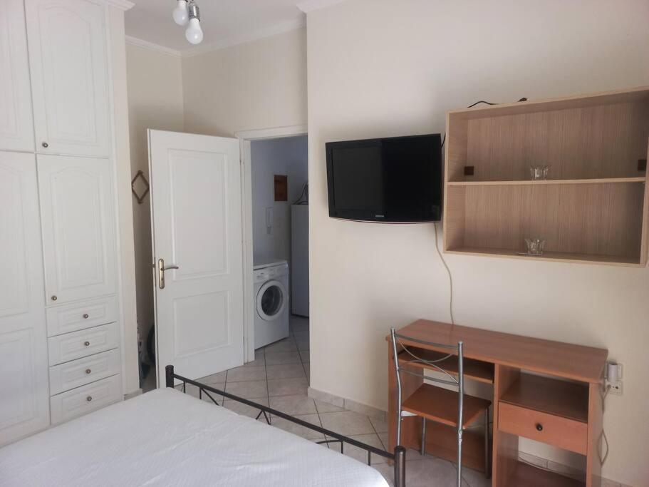 Stefkas Apartment1 Patras Esterno foto